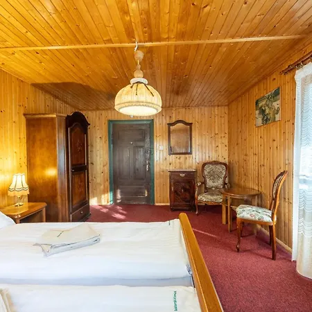 Dom Szklarski Kamien Villa